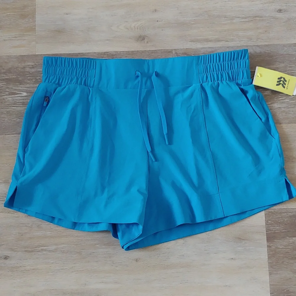 NWT All in Motion Women's Mid Rise Woven Shorts Blue Size L